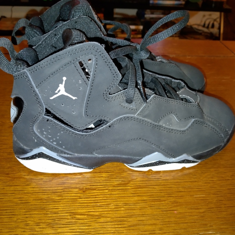 Jordan kids size 3 Y